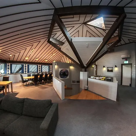 Polar Hotell 3*